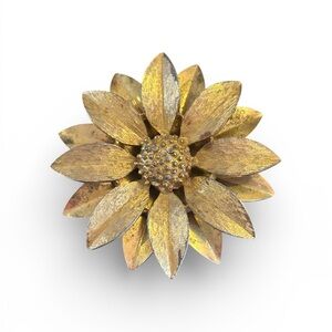 Sarah Coventry Gold Sunflower  Brooch